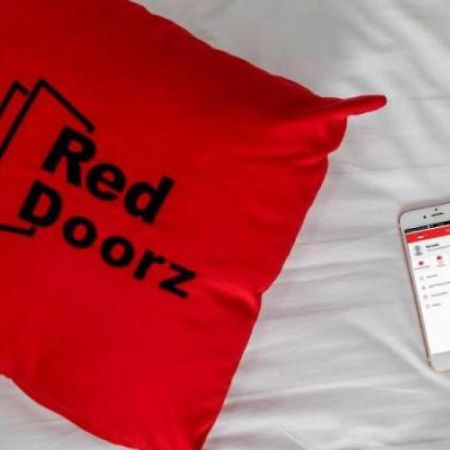 RedDoorz Plus near DC Mall Batam Nagoya Exterior foto