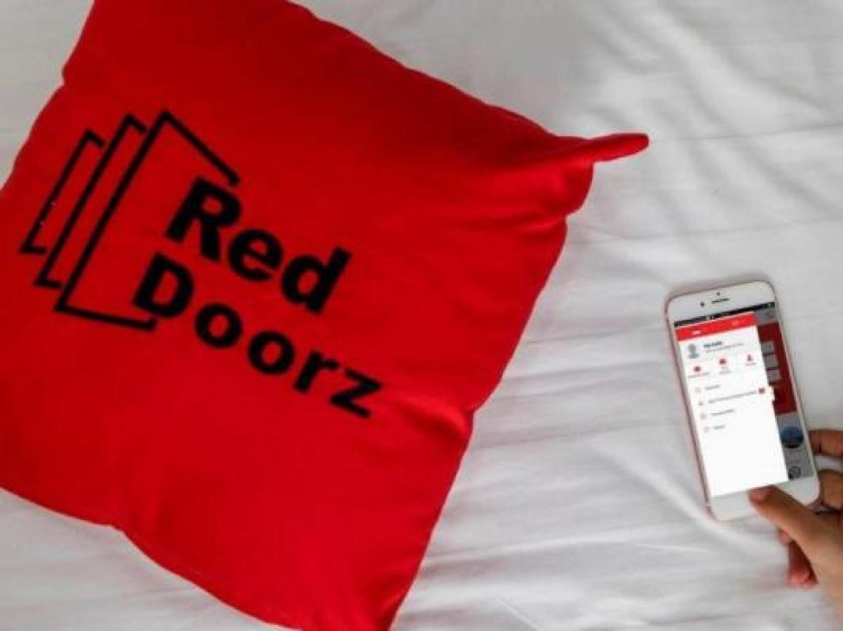 RedDoorz Plus near DC Mall Batam Nagoya Exterior foto